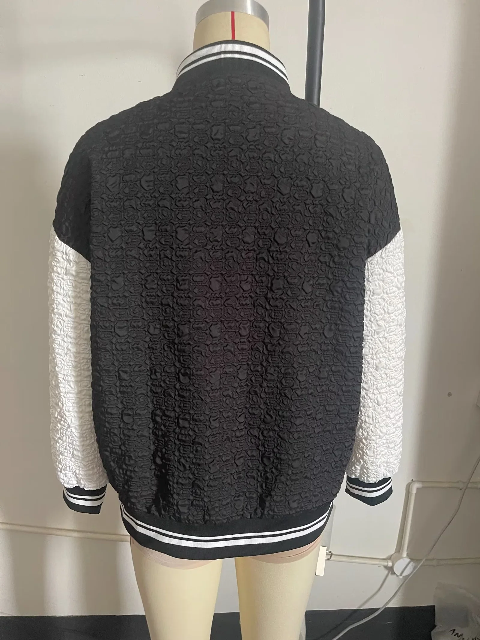 Blouson College Americain en Tissu Texturé – Image 4