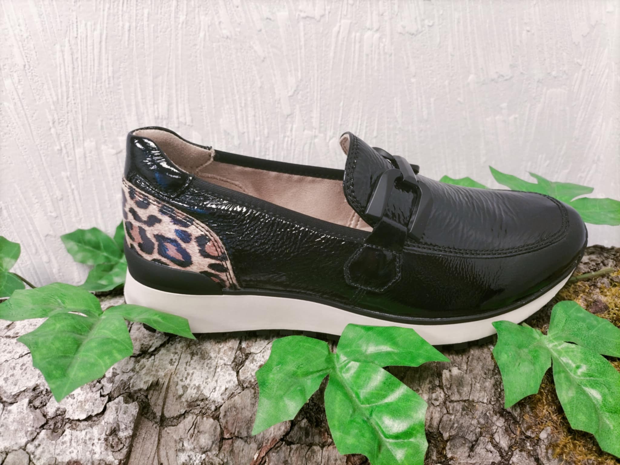 CAPRICE réf:24700 noir vernis