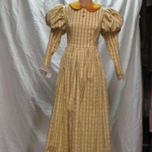 Robe campagnarde de jeune femme