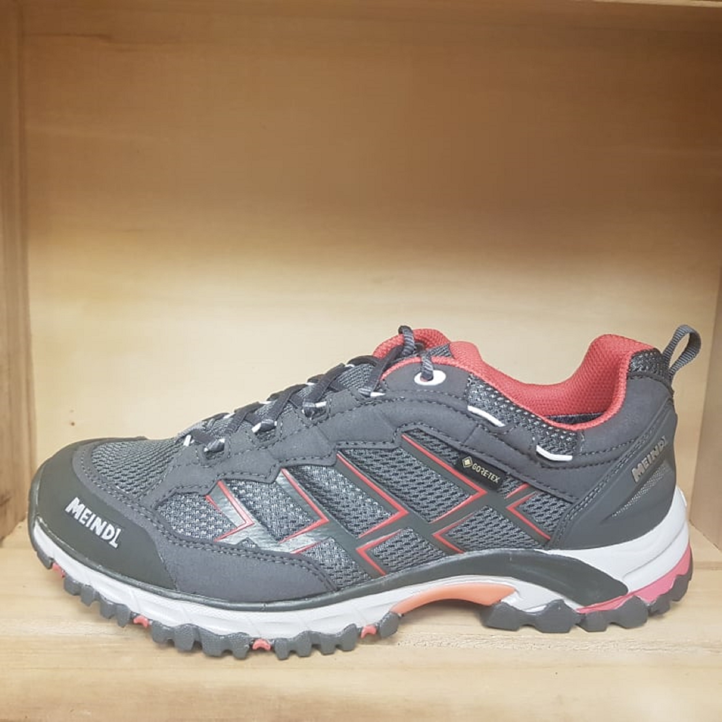 MEINDL réf : Caribe lady gris/rose.