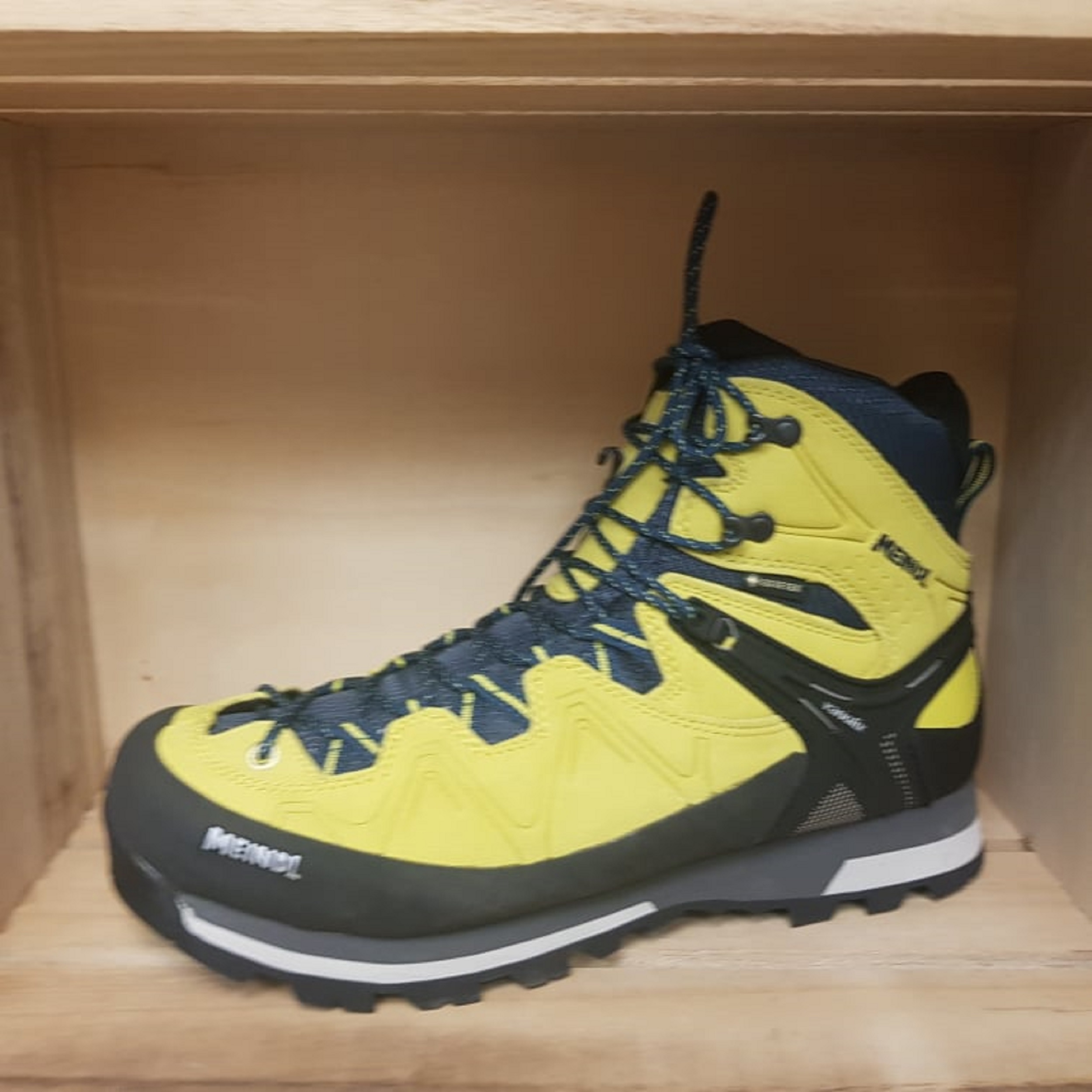 MEINDL réf : tonale gtx noir/jaune.